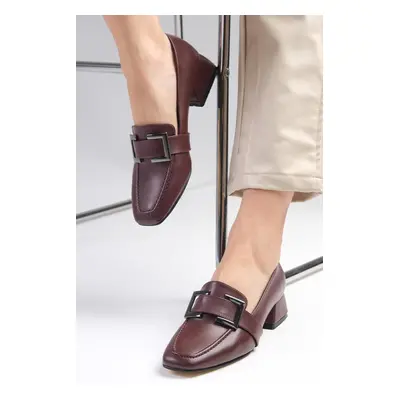 Mio Gusto Betty Burgundy Color Buckle Accessory Women's Flat Toe Short Heeled Shoes