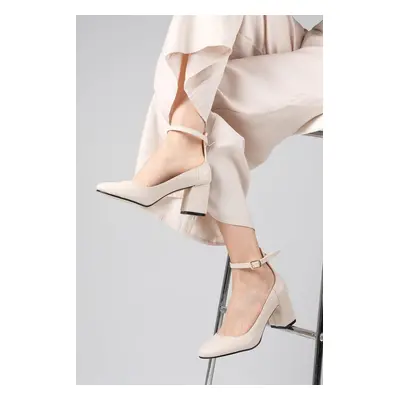 Mio Gusto Women's Nude Heeled Shoes