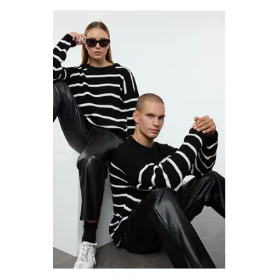 Trendyol Black Unisex Oversize Fit Wide Fit Crew nyakú csíkos kötöttáru pulóver