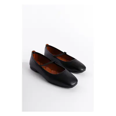 Capone Outfitters Women's Strappy Matte Black Ballerinas