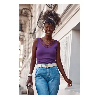 Ribbed top with plum lace