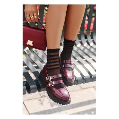 Women's low shoes with straps lacquered burgundy terione