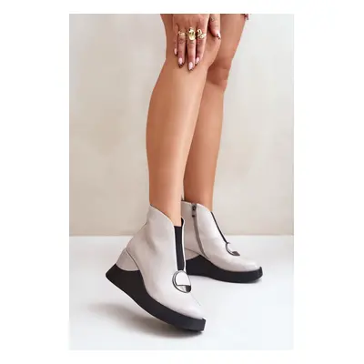 Lacquered wedge ankle boots insulated with D&A light grey