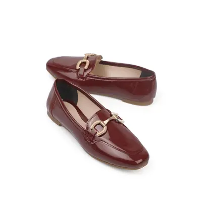 Capone Outfitters Women's Loafer with Front Buckle Accessory