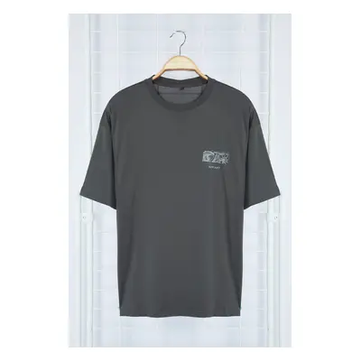 Trendyol Anthracite Oversize/Wide Cut 100% Cotton T-shirt with Raised Text Printed on the Back