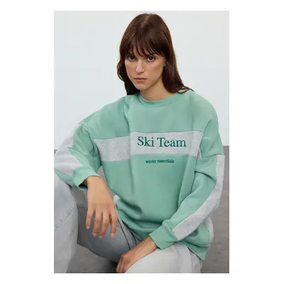 Trendyol Winter Essentials Mint Thick Inside Polar Slogan Embroidered Regular Knitted Sweatshirt