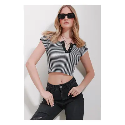 Trend Alaçatı Stili Women's Black Snap Closure Striped Crop Knitted Blouse