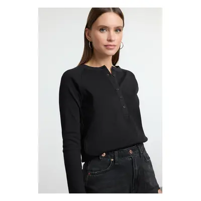 Trendyol Black Buttoned Regular/Normal Cut Ribbed Flexible Regular Length Knitted Blouse