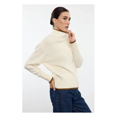 Trendyol Ecru Wide Fit Basic Color Blocked Knitwear Sweater