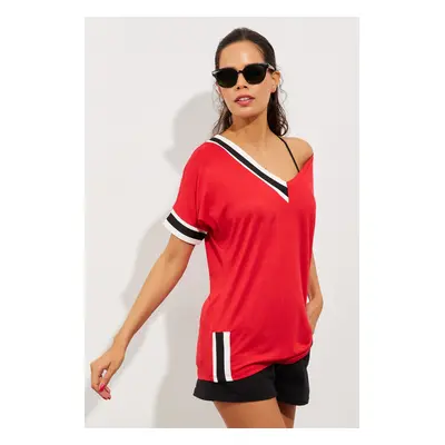 Cool & Sexy Women's Red Contrast T-Shirt ST396