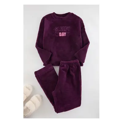 Trendyol Curve Purple Slogan and Heart Plush/Wellsoft Knitted Pajama Set