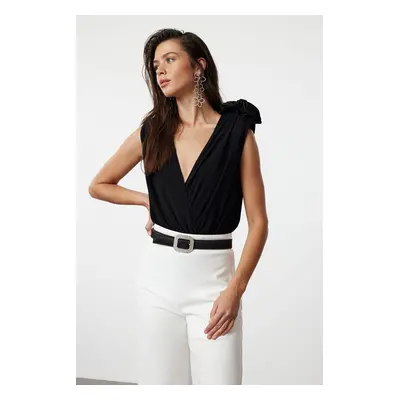 Trendyol Black Rose Accessory Detailed Deep V-Neck Knitted Body