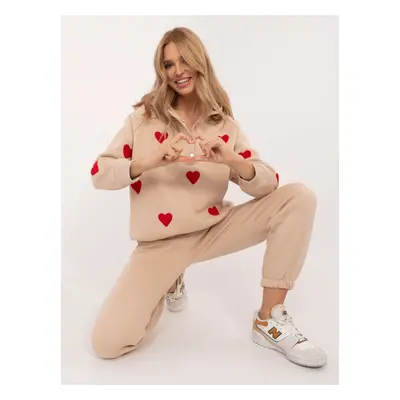 Beige two-piece tracksuit with insulation