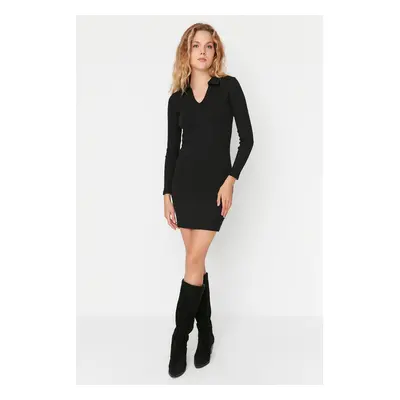 Trendyol Black Fit Polo Neck Mini bordázott rugalmas kötött ruha