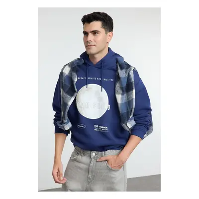 Trendyol Navy Blue Oversize/Wide Cut Hooded Fleece Inside Printed Sweatshirt