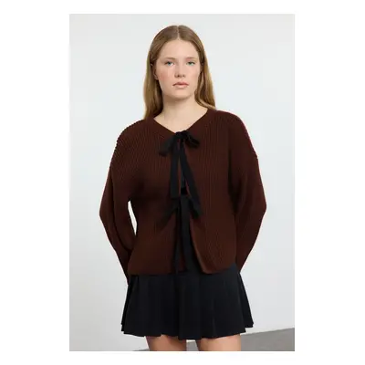 Trendyol Brown Crop Double-Sided Wearable Ribbon/Bow Tie Detailed Knitwear Sweater