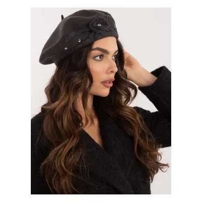 Dark gray wool beret with appliqué