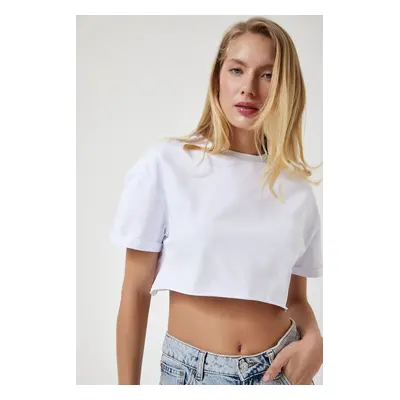 Happiness İstanbul Women's White Crew Neck Basic Crop Knitted T-Shirt