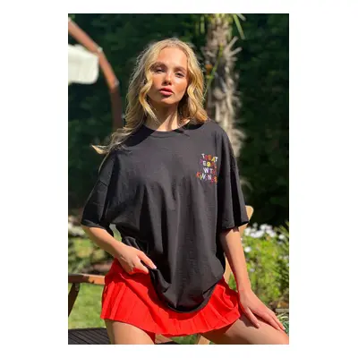 Trend Alaçatı Stili Women's Black Crew Neck Emoji Embroidered Oversize Unisex T-Shirt