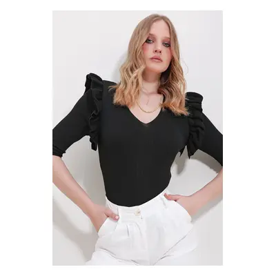 Trend Alaçatı Stili Women's Black V-Neck Frilly Knitwear Blouse