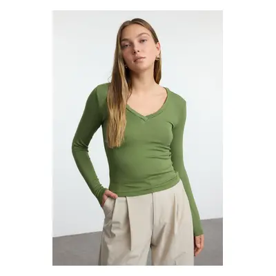 Trendyol Khaki Premium Soft Fabric V-Neck Fitted Stretchy Knitted Blouse