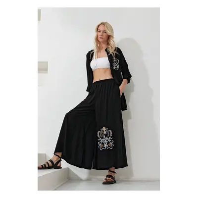 Trend Alaçatı Stili Women's Black Back and Front Embroidered Long Shirt and Loose Trousers Set