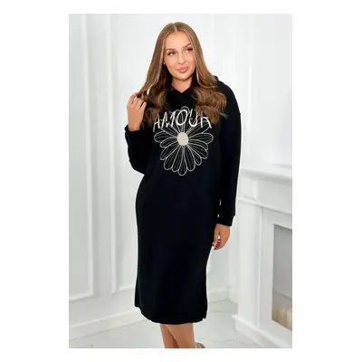 Long insulated dress with black embroidery