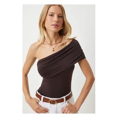 Happiness İstanbul Women's Brown One-Shoulder Gathered Knitted Blouse