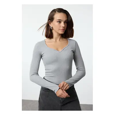 Trendyol Gray Sweetheart Neckline Long Sleeve Ribbed Flexible Snap Fastener Knitted Bodysuit