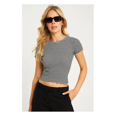 Cool & Sexy Women's Black-White Striped Blouse