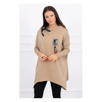 Oversize sweatshirt with camel asymmetrical sides