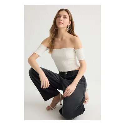 Trendyol White Fitted/Body Carmen Fitted Collar Crop Gipel Flexible Knitted Knit Blouse