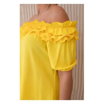 Włoski Spanish blouse with a small frill yellow