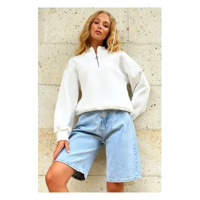 Trend Alaçatı Stili Women's White Stand Collar Zippered Inside Raised Thread Crop Sweatshirt