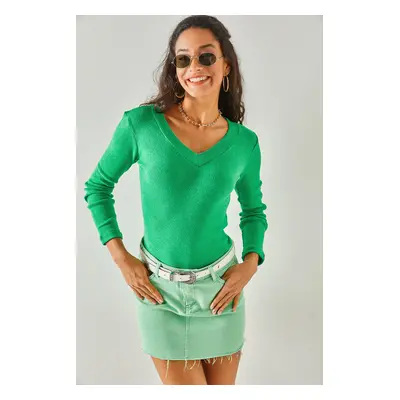 Olalook Women's Grass Green Thick Band V-Neck Raising Blouse