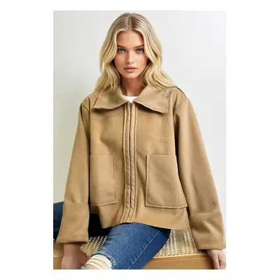 Trend Alaçatı Stili Women's Beige Shirt Collar Double Pocket Front Zippered Cashmere Jacket