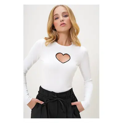 Trend Alaçatı Stili Women's White Crew Neck Heart Embroidery Decollete Camisole Blouse