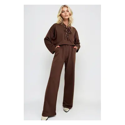 Trend Alaçatı Stili Women's Brown Crew Neck Eyelet Detail Sweat and Double Pocket Trouser Set