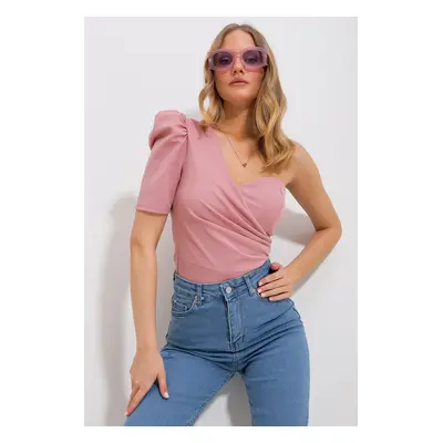 Trend Alaçatı Stili Women&#39;s Powder Pink One-Shoulder Detailed Blouse