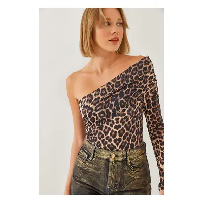 Bianco Lucci Women's Madonna Collar Single Sleeve Leopard Patterned Blouse