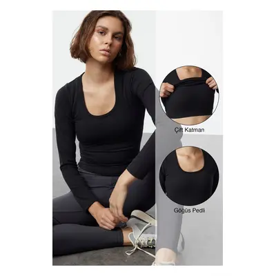 Trendyol Black Brushed Soft Fabric Layers Padded Reflective Printed Yoga Knitted Sports Top/Blou