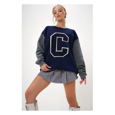 Trend Alaçatı Stili Women's Navy Blue Crew Neck Color Block Letter Detail Yarn Sweatshirt