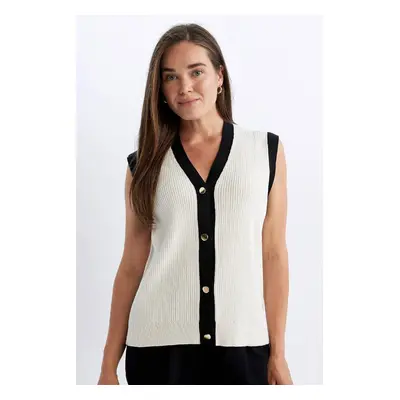 DEFACTO Regular Fit V Neck Buttoned Classic Knit Vest