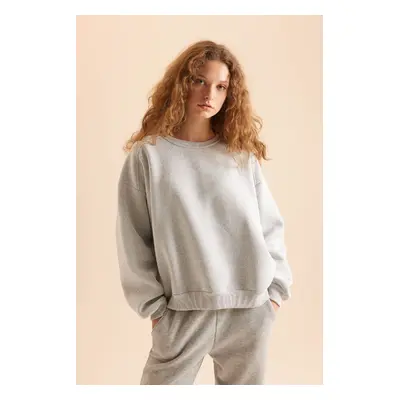 DEFACTO Cool Oversize Fit Wide Pattern Crew Neck Basic Plain Thick Fabric Sweatshirt