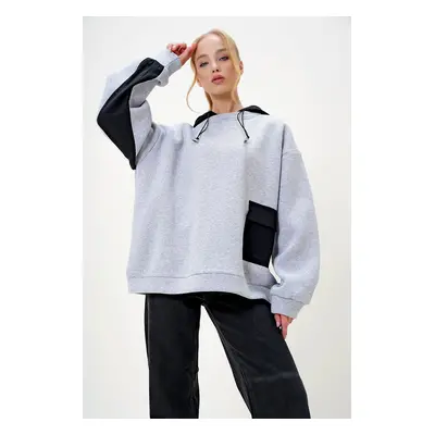 Trend Alaçatı Stili Women's Gray Hooded Garnished Oversize Sweatshirt