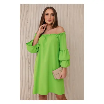 Spanish dress with pleats on the sleeve of bright green color