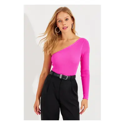 Cool & Sexy Women's Fuchsia One-Shoulder Knitwear Blouse YV204