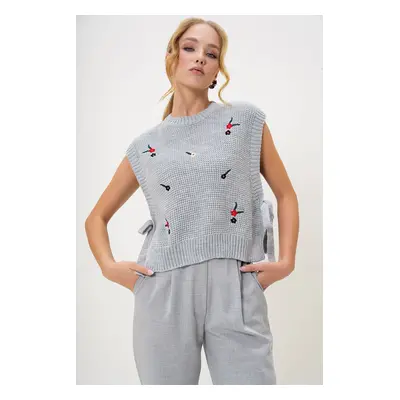 Trend Alaçatı Stili Women's Gray Crew Neck Embroidered Side Tie Knit Sweater