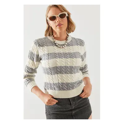 Bianco Lucci Women's Striped Crew Neck Sweater