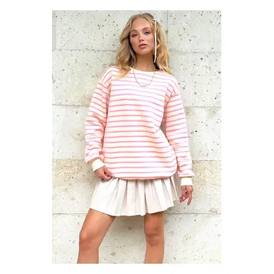 Trend Alaçatı Stili Women's Pink Crew Neck Striped Thread Ribbed Sweatshirt